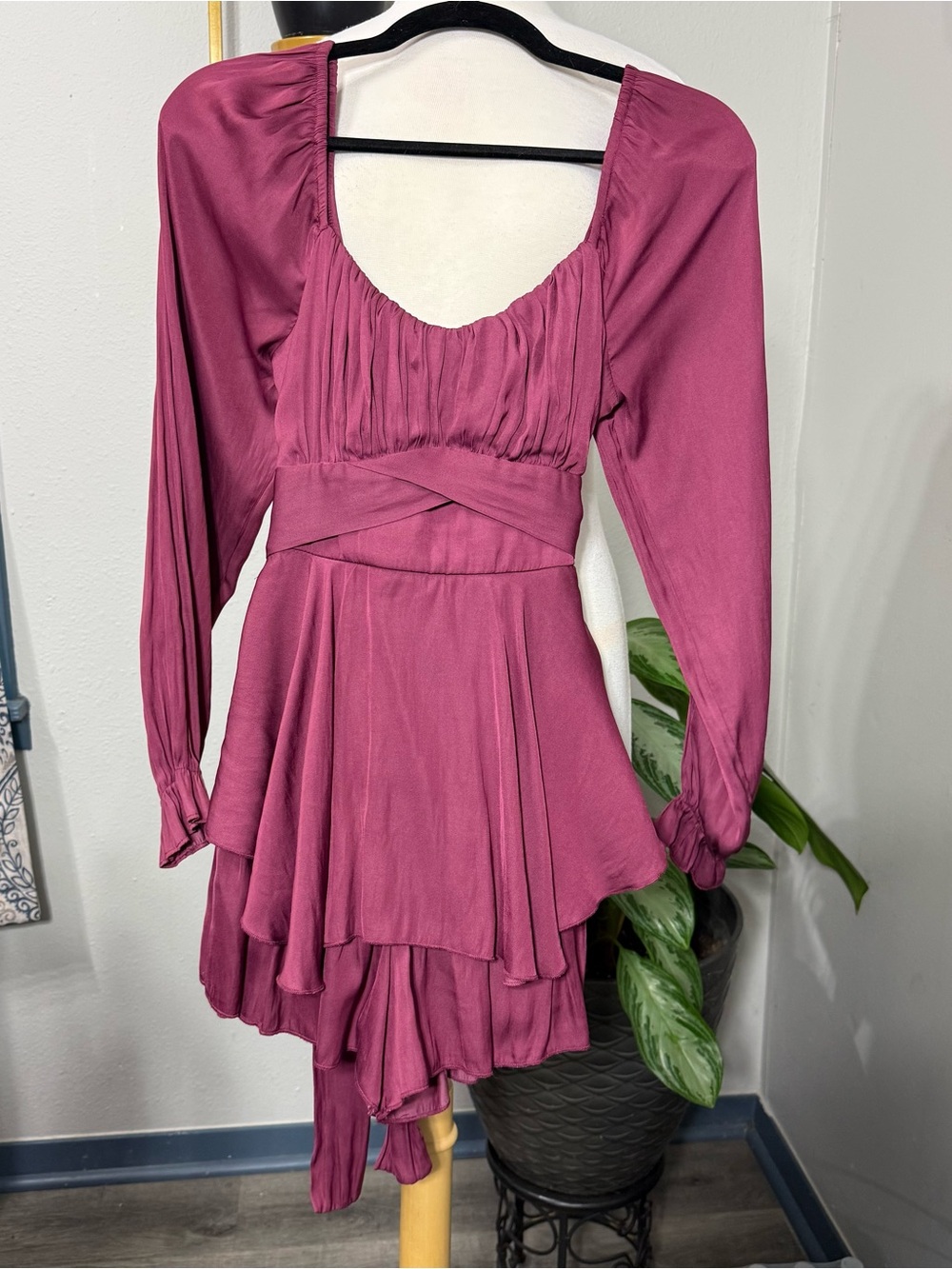 Allison & Kelly Women’s Small Burgundy Long Sleeve Ruffle Romper Tie Waist